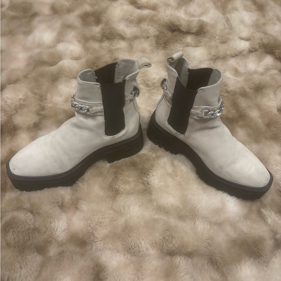 Karl Lagerfeld Paris Suede Chelsea Boots – Chain Ankle Detail, Lug Sole | 7–7.5 - Picture 13 of 16
